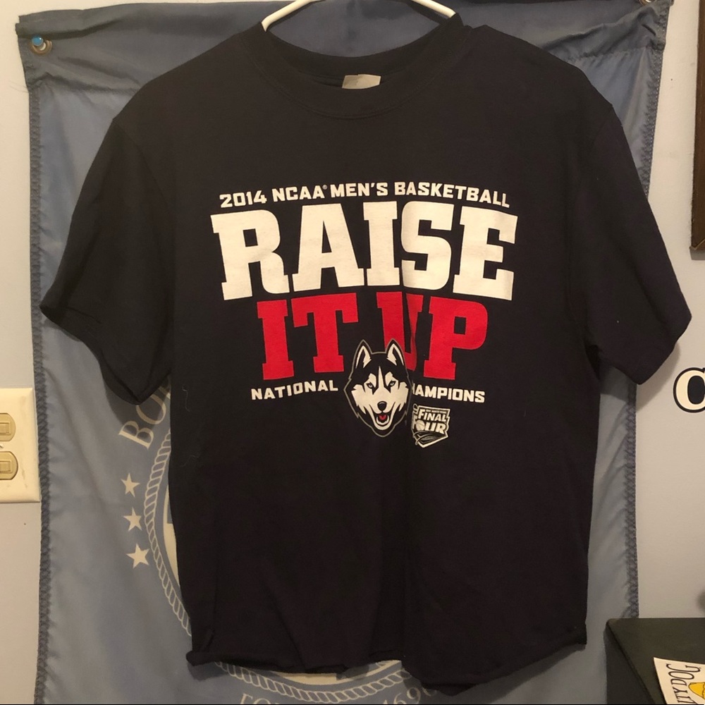 uconn t-shirt